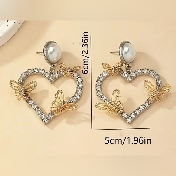 🦋 Beautiful Hollow Rhinestone Heart Hoops Adorned  with Gold Butterflies - Picture 6 of 6